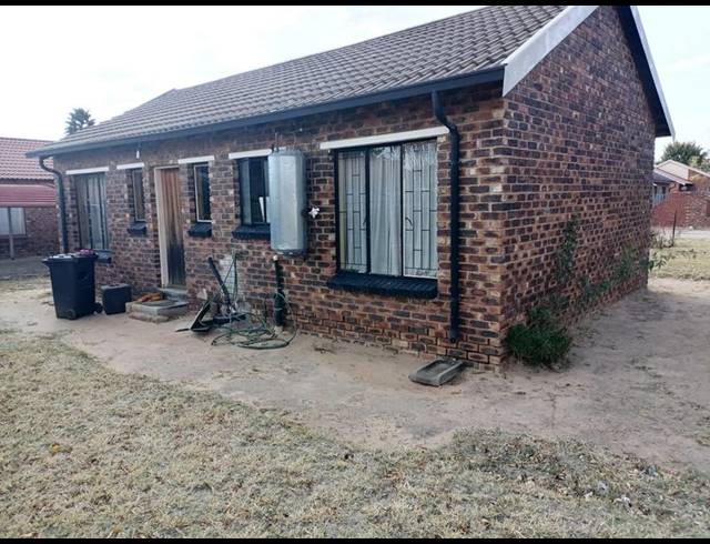 3 BEDROOM HOUSE FOR SALE IN MMABATHO 15